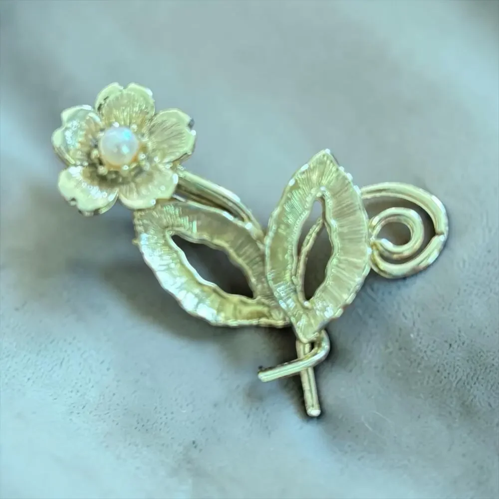 Vintage Gold Tone Flower Brooch Faux Pearl Floral Mid Century Romantic Pin